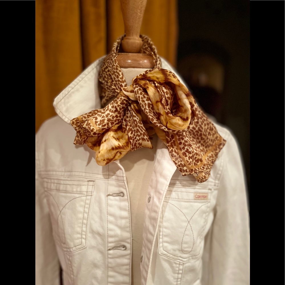 ADRIENNE VITTADINI silk rectangle scrf gold animal